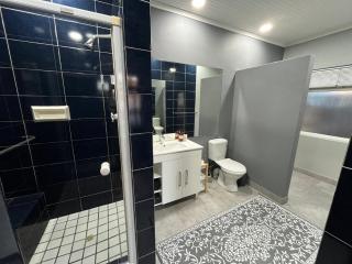 Queens Corner - 8