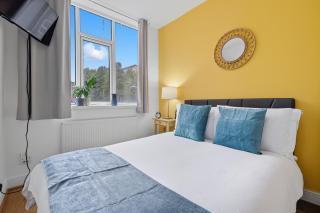 Barbican Lux Apt with Home Cinema Experence by KeyHol Short Let - Up to 8 sleeps - 7