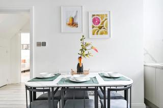 Modern 2-Bedroom Home near Tooting Bec Common - 2