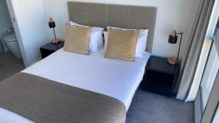 Riverview 2BR Apt with pool and Parking Near Suncorp - 8