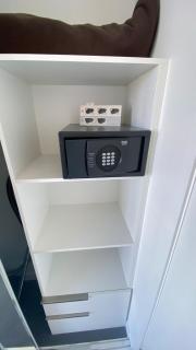 Riverview 2BR Apt with pool and Parking Near Suncorp - 7