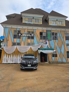Emike Luxury Hotel & Suites - 0