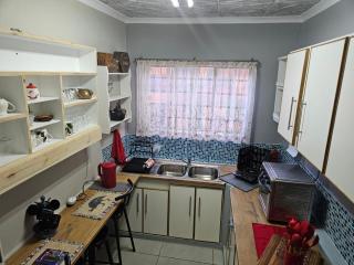 Luxury Meets Convenience Near City & Travel Links - Pretoria - 6