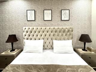 Lux Haven Stays 2 Bedroom Luxury Apartment Near Gulberg - Ultimate Getaway Experience - 5