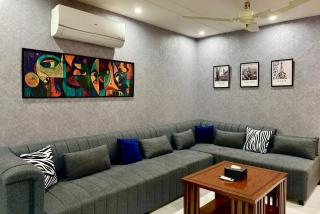 Lux Haven Stays 2 Bedroom Luxury Apartment Near Gulberg - Ultimate Getaway Experience - 1