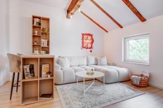 City Gem 1BDRM 200m Sofia Statue - 9