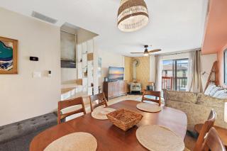 Boho Bay View Townhome w 2 King Suites - 4