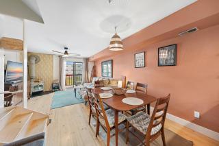 Boho Bay View Townhome w 2 King Suites - 3