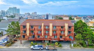 Boho Bay View Townhome w 2 King Suites - 5