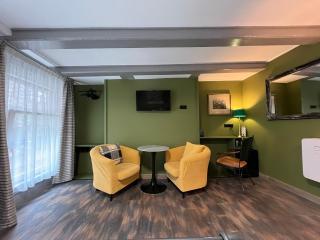 Central Guest Rooms - 6