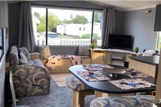 Southview Park- Family Caravan- Sleeps 6- Parking - 8