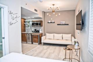 Cozy Studio Ocean Drive - Roof Top Pool with Bar - 3