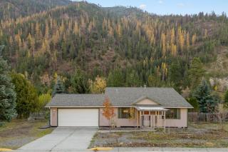 Close to downtown on Riverfront Park - 2