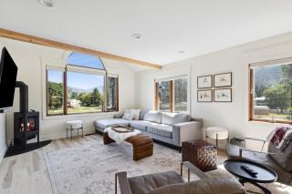 Beautifully updated home in East Missoula - 0