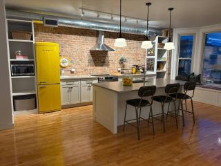 The 1913 - Newly Renovated Historic Downtown Loft - 7