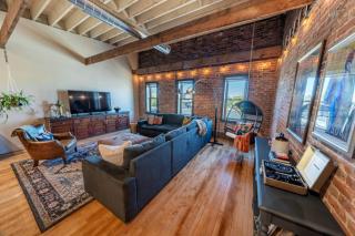 The Loft 417 - Uniquely Renovated Downtown Loft - 3