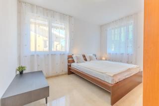 Loutkářská Apartment - Near Airport, Parking - 8