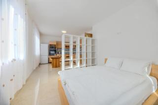 Loutkářská Apartment - Near Airport, Parking - 6