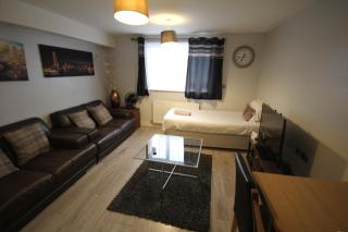 Holden Court Apartments - Apt 3 - West Drayton - 0