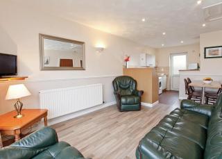 Anglesey Bungalows - 1