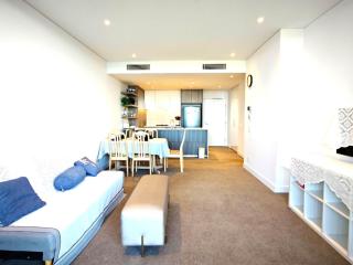 Luxury High-Floor Apartment - Stunning Views - 3