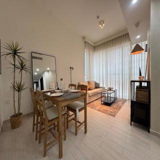 Premier 2-bedroom Lifeline apartment with free Parking - 5