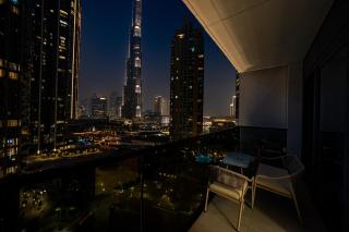 Act 2 - Luxury 2BR Facing Burj Khalifa & Fountain - 4