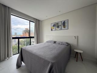 015 - Apartamento alto padrão próximo ao centro e à Praia de Bombas - 1