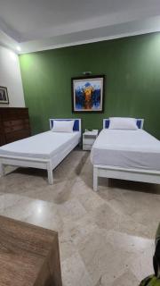 Premium Rooms in spcaious Kanal House Dha Phase 4 - 8