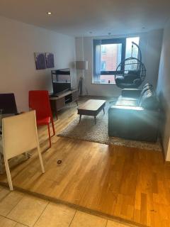 Heart of City 2BR 2BA Netflix Comfort - 0