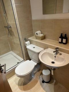 Heart of City 2BR 2BA Netflix Comfort - 1