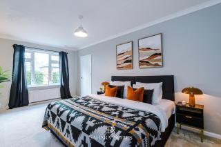 Stylish 4BED Home - Sleeps 7 - Close to HCC & Business District - Parking - 3