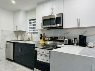 Cozy 2 Bedroom Suite Pet Friendly Garage - 9