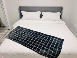 Elegant Suite King Beds Private Entrance - 5