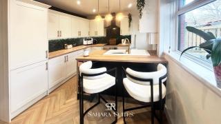 Modern 2BED - Contractors & Families - Parking - Hyde - 0