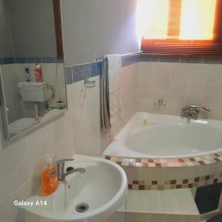 Aroundcorner Guesthouse - 1