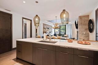 Altus 302 by East West Hospitality - 8