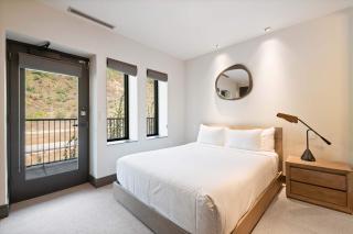 Altus 302 by East West Hospitality - 5