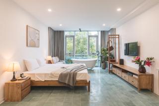 The Ivory Dragon Hanoi-Modern Stay with Private Balcony-Free Laundry - 0