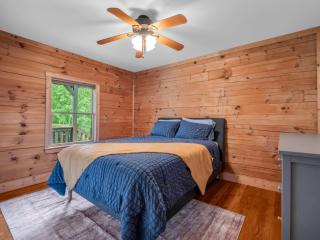 Hot Tub - Cabin Retreat -Firepit - Lake Lure - Chimney Rock - 7