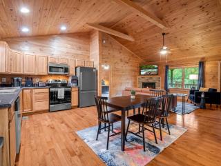 Hot Tub - Cabin Retreat -Firepit - Lake Lure - Chimney Rock - 2