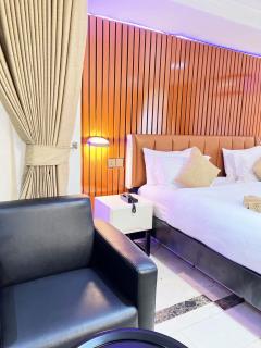 Glovis Luxury Suites - 3