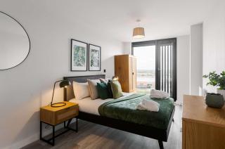 Chic 2 Bed Flat in Central Birmingham - 8