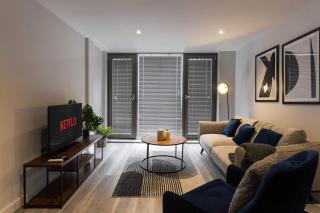 Chic 2 Bed Flat in Central Birmingham - 3