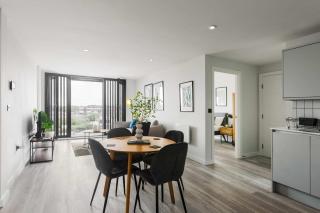 Chic 2 Bed Flat in Central Birmingham - 2