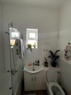 Cosy room with private bathroom - 2