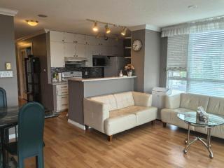 Cozy Private Room A in Vibrant Vancouver with share living space - 9