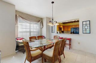 Coastal condo with pool, lanai, washer/dryer, & elevator - 3