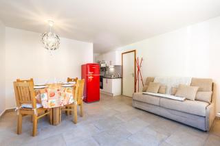 Cozy renovated apartment, large terrace & near city center - 4