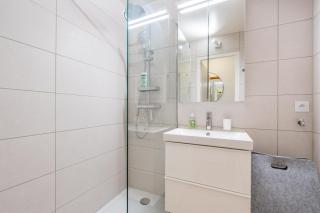 Cozy renovated apartment, large terrace & near city center - 3